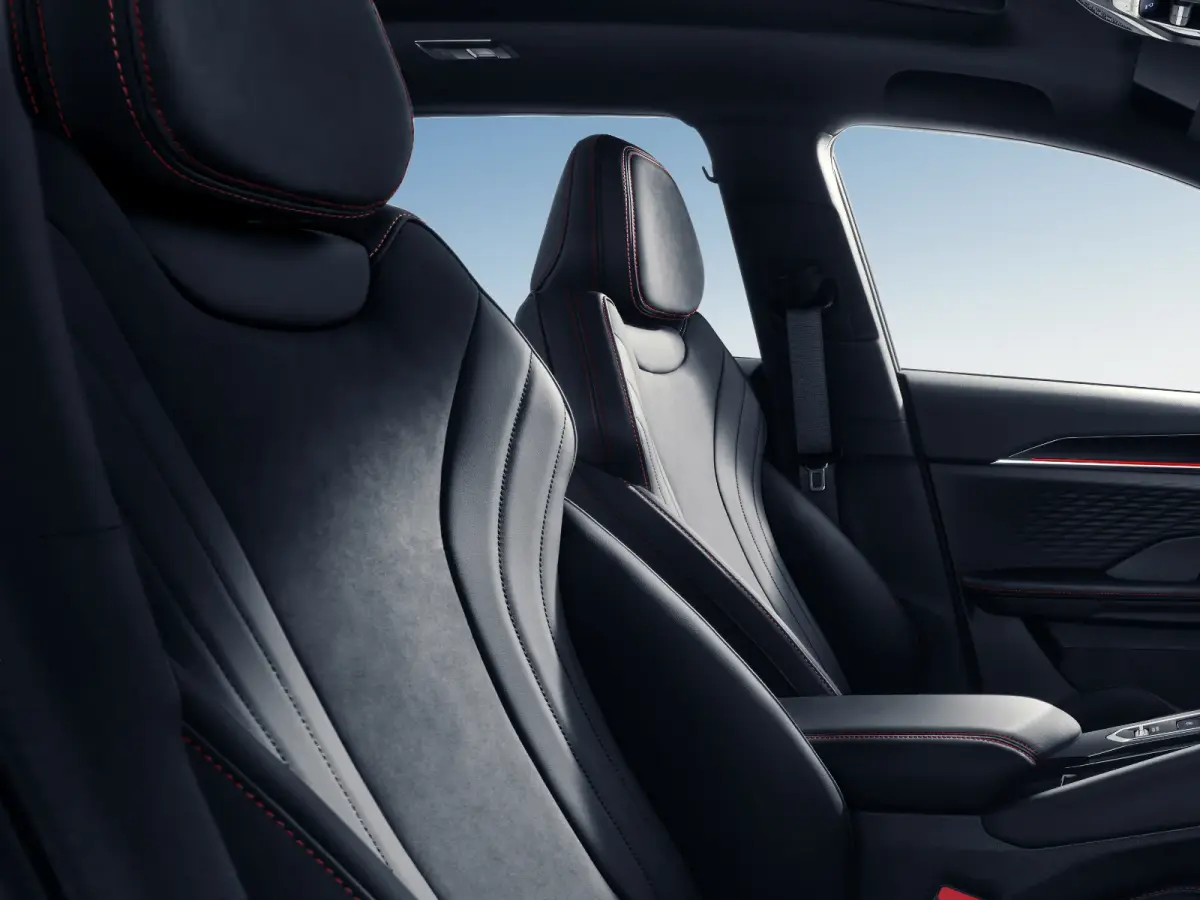 Geely Coolray Plus — 14.6 pulgadas que dejan corto a tu celular