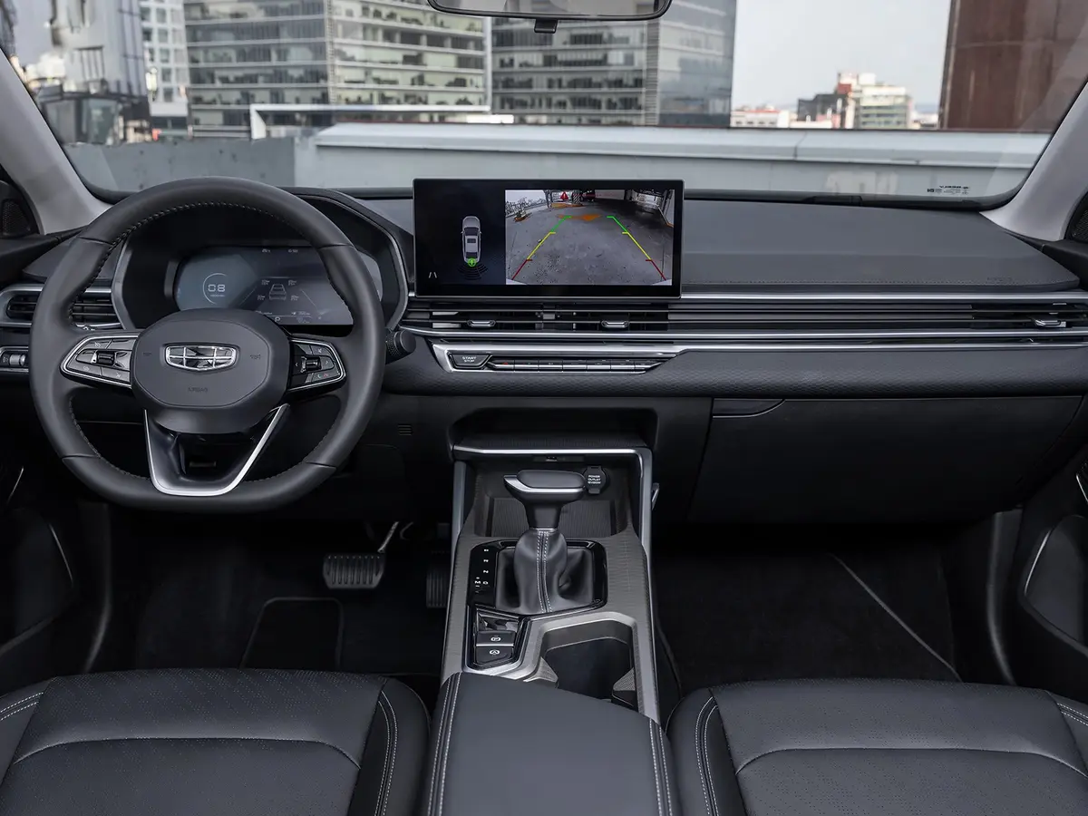 Geely Emgrand — 6 bolsas de aire desde la versión de entrada