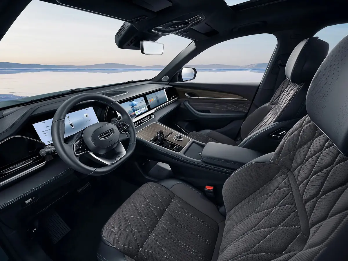Geely Monjaro — Tres pantallas, cero botones de sobra
